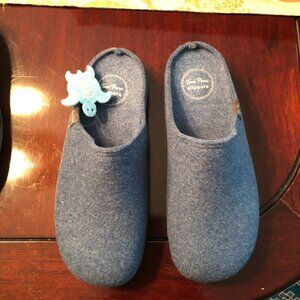 Toni Pons Slippers NWT